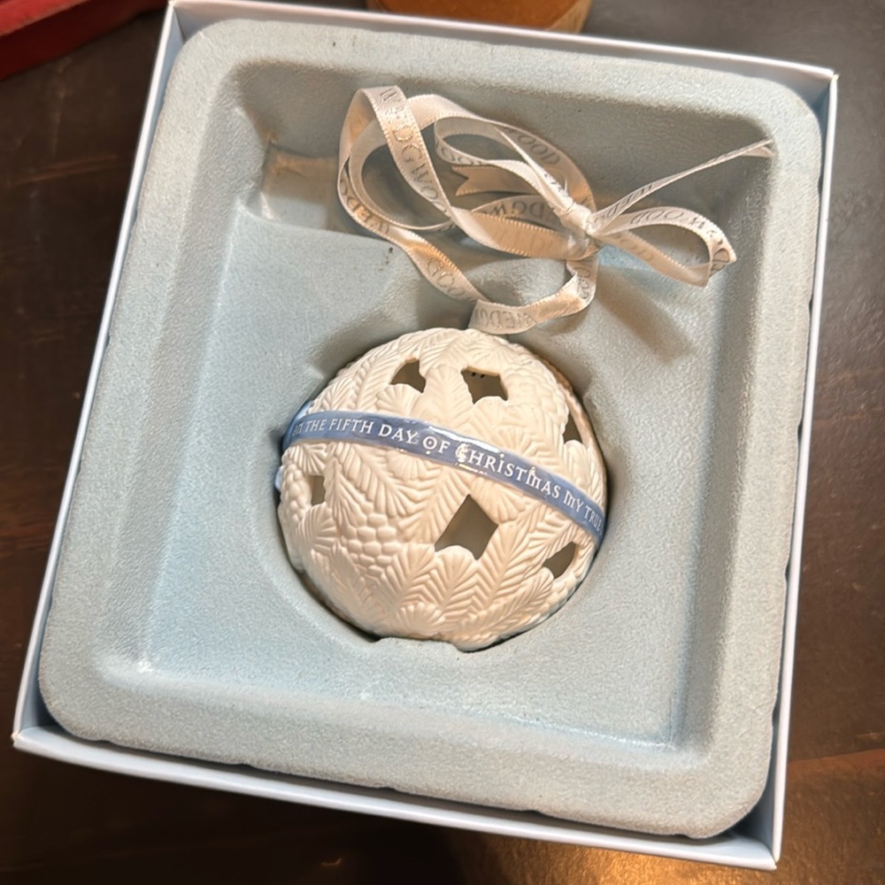 New Wedgwood 5 Golden Rings 12 Days Of Christmas Ornament Jasperware Rare in Box
